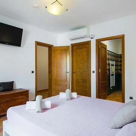 Cala Llonga Sleeps 6 Pool Air Con Wifi