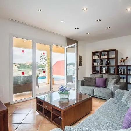 Cala Llonga Sleeps 6 Pool Air Con Wifi